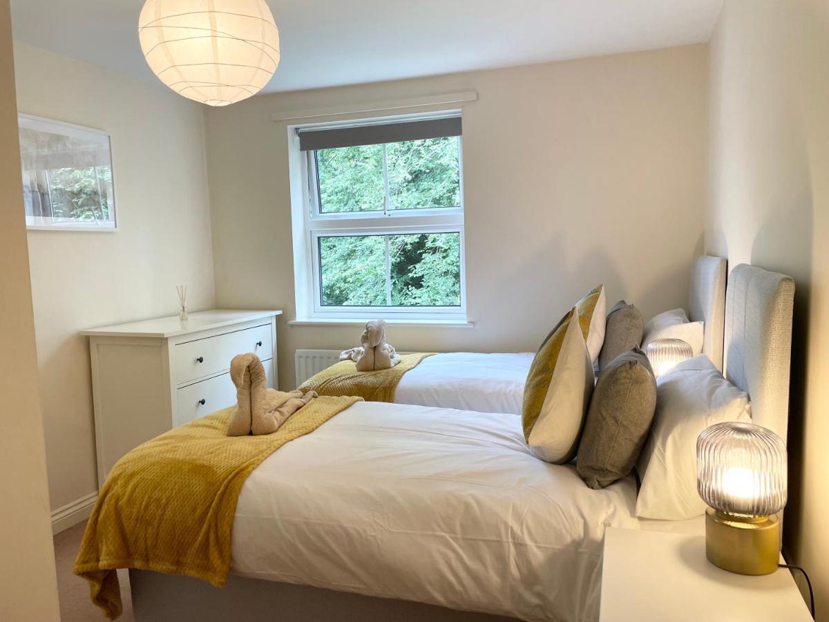 Best Price - Amazing 2 Bed 2 Bath - 4 Singles Or Super King Beds, 10 Min Walk To City Centre, 5 Minute Walk To Mayflower Theatre, Smart Tv, Ensuite, Balcony, Free Parking Southampton Eksteriør bilde